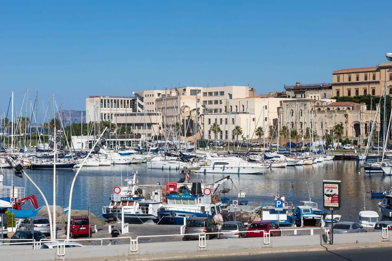 Appartamenti Porto Antico La Cala location